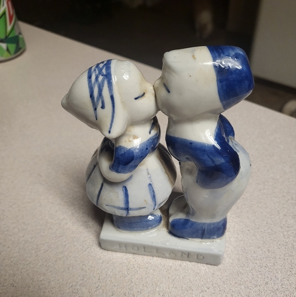 Vintage Delft Kissing Couple - Picture 3 of 3